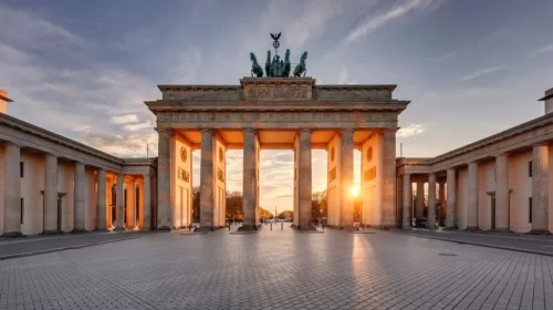 Large-brandenburg-gate-at-sunset-596086576-1024x576